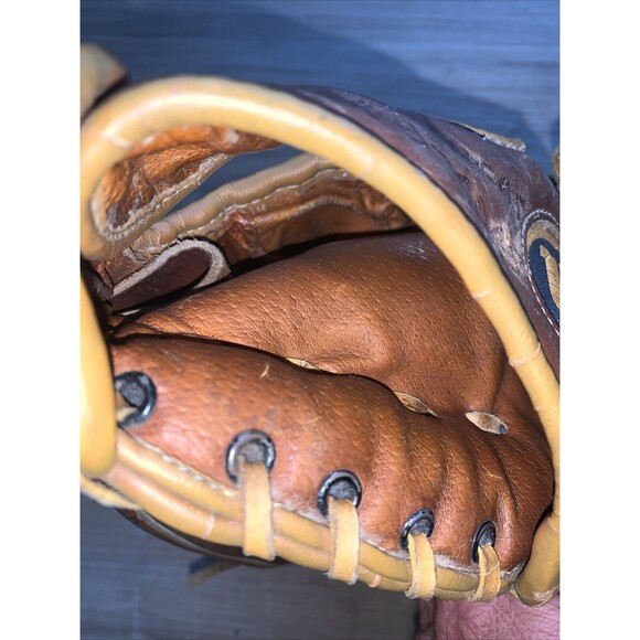 Wilson A2160 Jim "Catfish" Hunter Signature Baseball Glove Right Hand Throw EUC - Picture 3 of 9